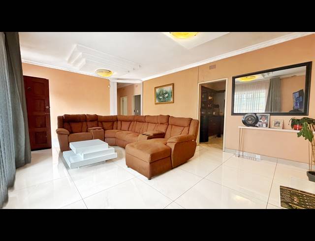 6 BEDROOM HOUSE FOR SALE IN NORKEM PARK